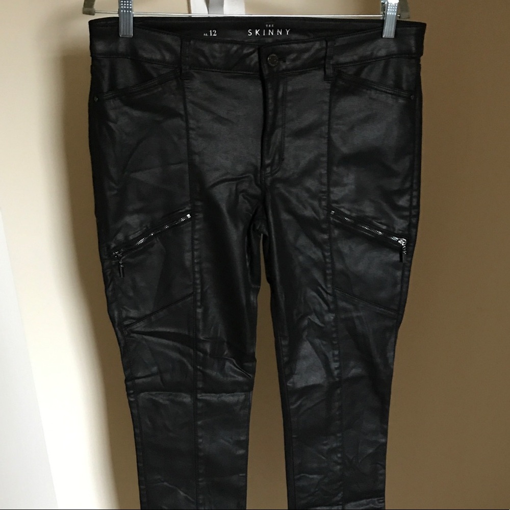 Skinny fit black coated pants
